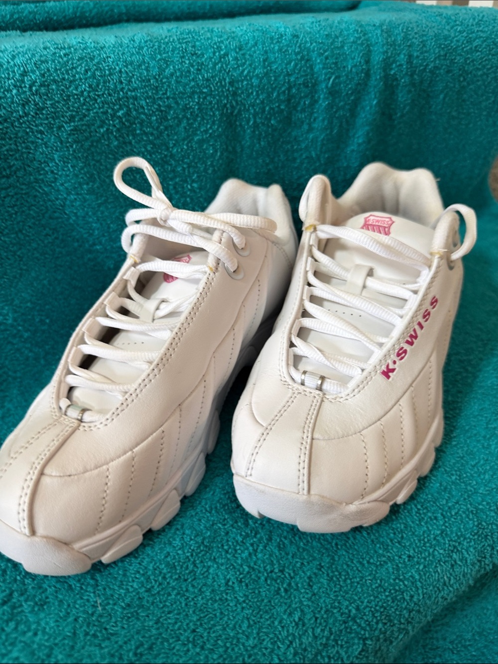K-Swiss Women’s White Sneakers with Pink Logo Accents